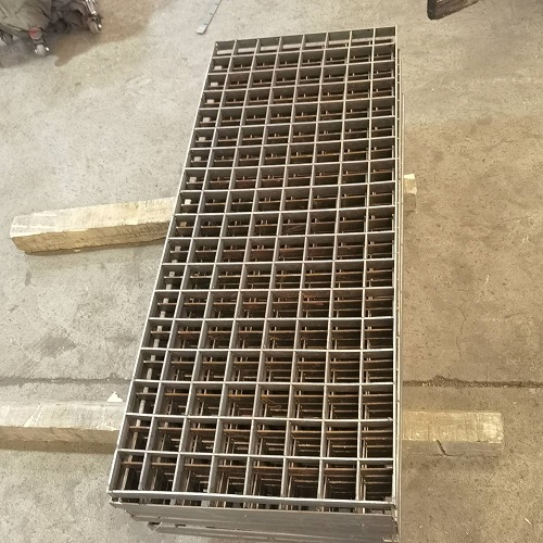 插接鋼格板、互插鋼格柵板：綠色環(huán)?？苫厥? /> 
</p>
（一）鋼材來源及可追溯性<br />
優(yōu)質(zhì)鋼材選用<br />
<strong><a href=