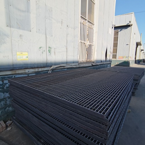 排水溝蓋板鋼格柵的詳細規(guī)格解析與應(yīng)用場景