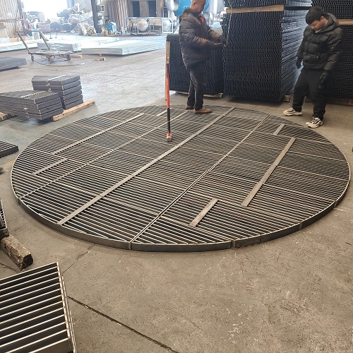 建筑用平臺(tái)鋼格板的防滑設(shè)計(jì)詳解