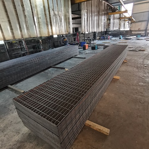 客戶案例：某工廠因貪便宜買劣質(zhì)鋼格板，損失超百萬(wàn)！