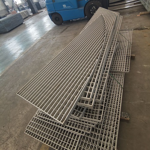 定制鋼格板 vs 標(biāo)準(zhǔn)尺寸？哪種更劃算？