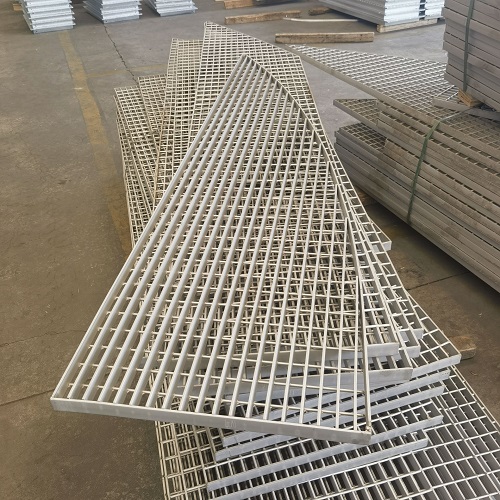 石化行業(yè)鋼格板防火方案：阻燃涂層如何選擇？