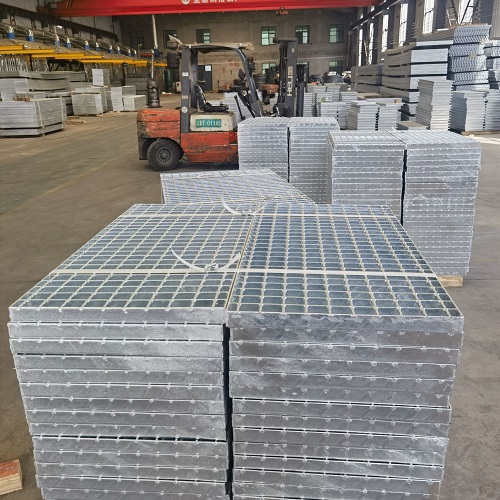 鋼格板表面處理方式對比：噴漆、鍍鋅、不銹鋼哪種更耐用？