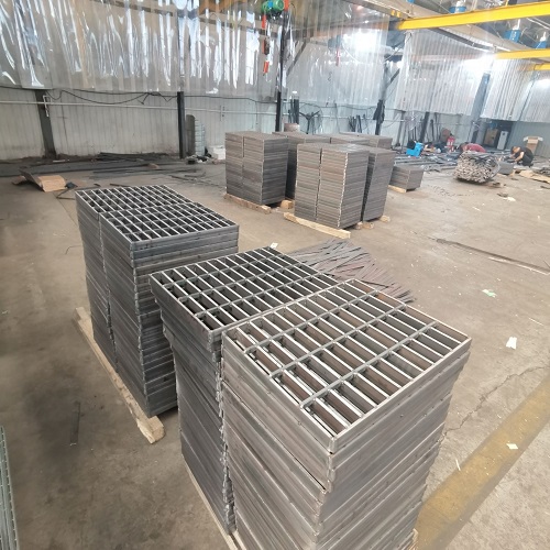 鋼結(jié)構(gòu)平臺(tái)鋼格柵：輕量化與高強(qiáng)度的搭配方案