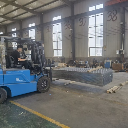 從工廠到市政，鋼格柵如何撐起工程建設(shè)半邊天？