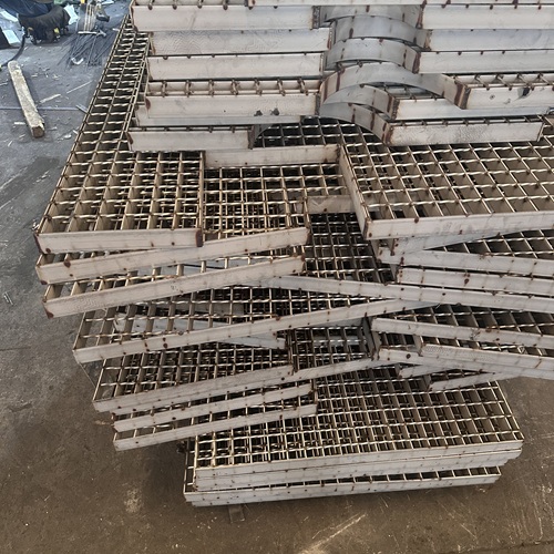 別小看它，這塊鋼格柵板背后藏著大學(xué)問